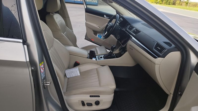 Škoda Superb 2.0TDI,LK,4X4volat-608 081 843 - fotka 17 z 21
