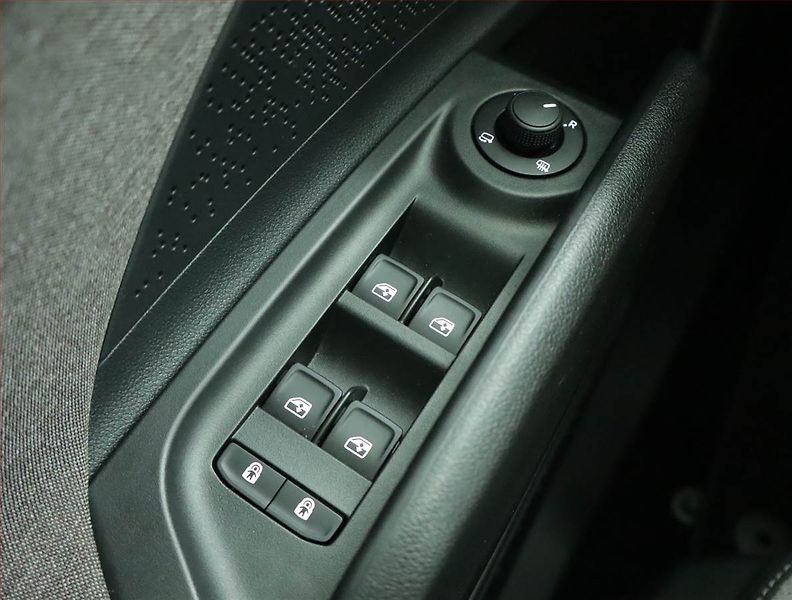 Škoda Enyaq (2021) 60 (62 kWh), SoH 93% - fotka 16 z 18