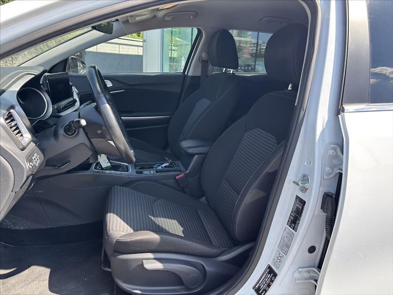 Kia Ceed 1,5 TGDi AT TOP ZÁRUKA ADAPTIV - fotka 10 z 40