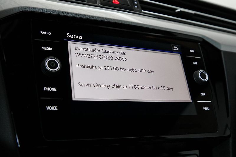 Volkswagen Passat 2.0TDI 110kW DSG ACC Kam Tažné - fotka 25 z 30