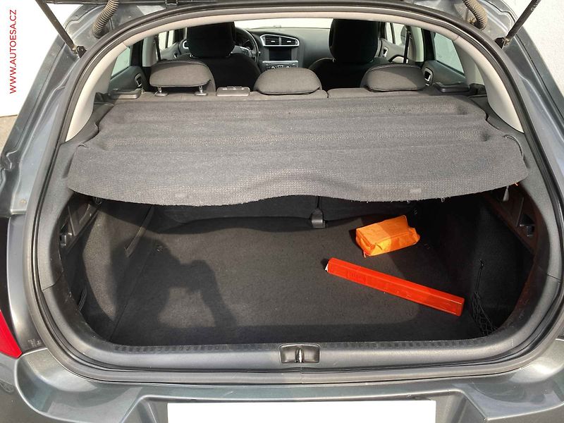 Citroën C4 (2012) 1.6 HDi, AT, park.asist - fotka 7 z 16