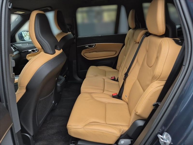 Volvo XC90 2,0 B5 AWD diesel Plus Bright - fotka 10 z 18