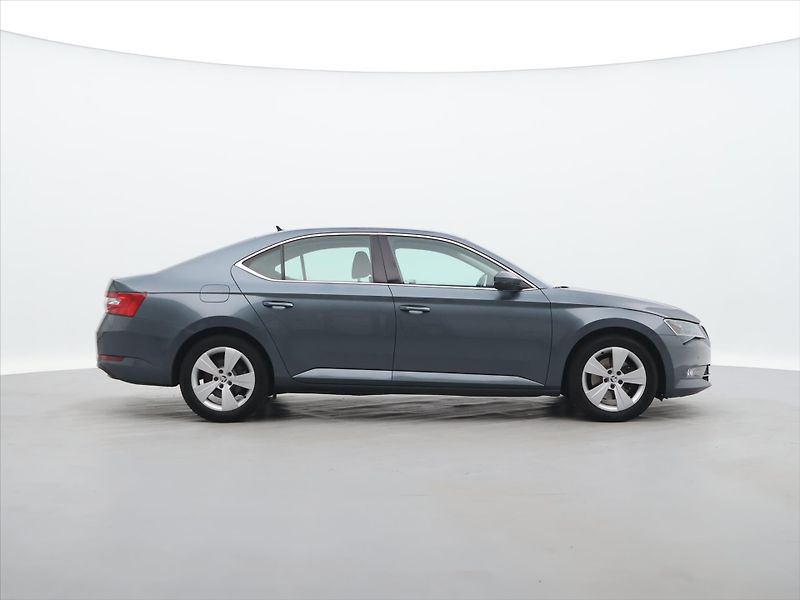 Škoda Superb 2,0 TDI 110kW Ambition DPH CZ - fotka 8 z 26