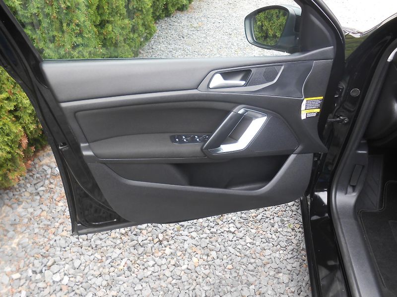Peugeot 308 1.6HDi, KAMERA,NAVI,FULL LED! - fotka 24 z 40