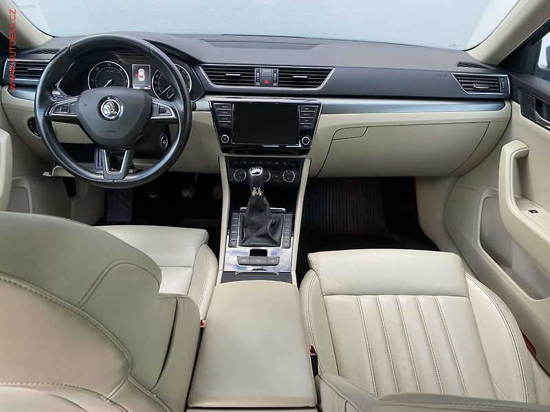 Škoda Superb (2015) 2.0TDi, Navi, bixen, kůže - fotka 8 z 18