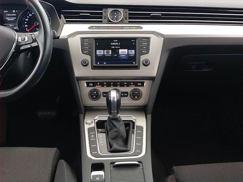 Volkswagen Passat (2016) Comfortline 2.0 TDI, Automat - fotka 12 z 18