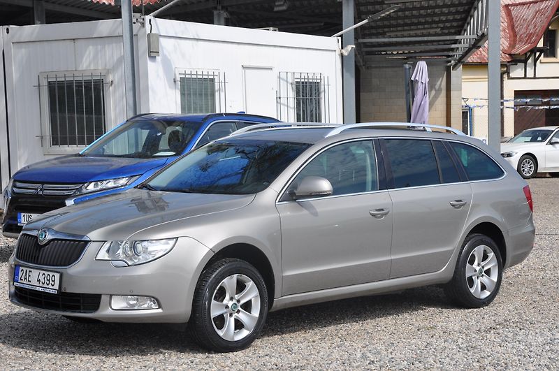 Škoda Superb II 2.0TDi 103kW KOMBI Elegance - fotka 1 z 20