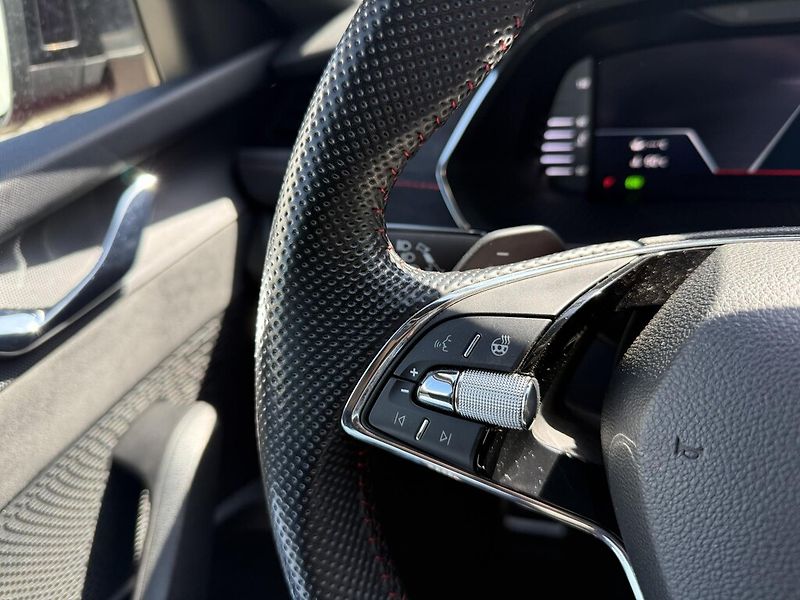 Škoda Octavia DSG 2,0 TSi 180 kW RS - fotka 16 z 24