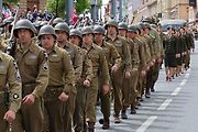 Plzní projel Konvoj svobody. Stovky kusů historické vojenské techniky v neděli projely z Bor do centra města. Ulice lemovaly tisíce diváků