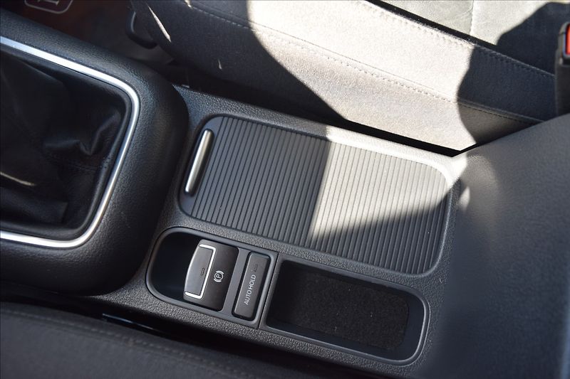 Volkswagen Tiguan 1,4 TSI 92KW R-LINE TOP STAV! - fotka 45 z 48