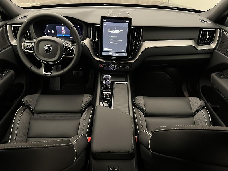 Volvo XC60 (2026) B5 AWD BLACK EDITION PLUS AUT - fotka 2 z 42