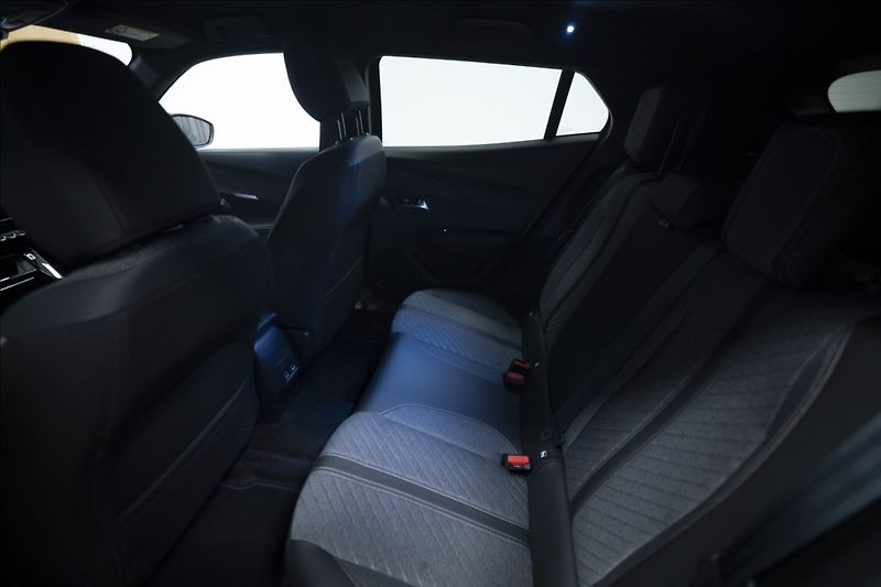 Peugeot 2008 1,2 HYBRID AT KAMERA 360° ČR - fotka 16 z 43