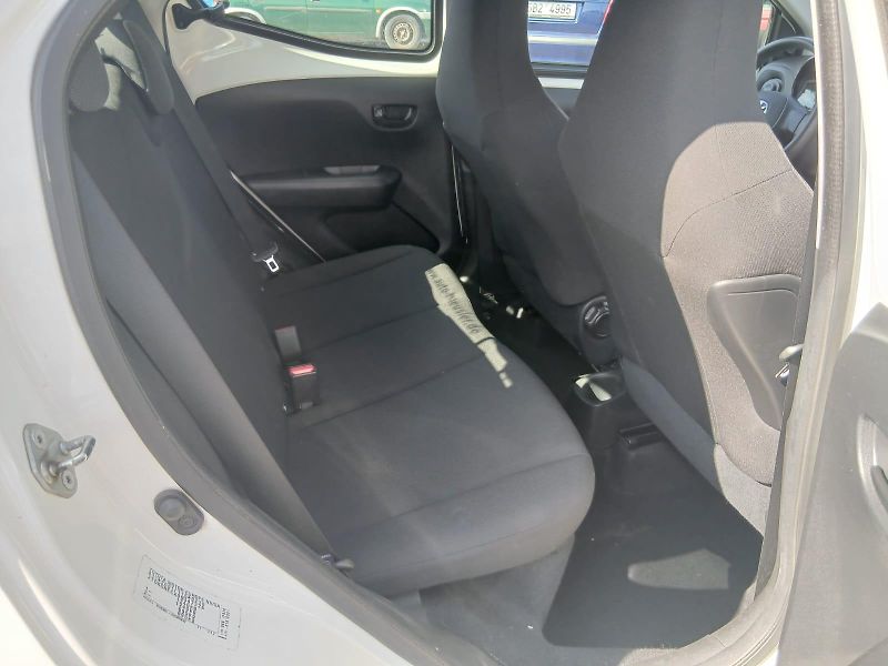Toyota Aygo 1.0, 51 kW, klima - fotka 32 z 38