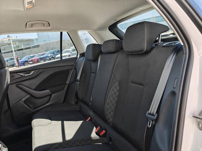 Škoda Kamiq Fresh 6MP 1,0TSI - fotka 8 z 23