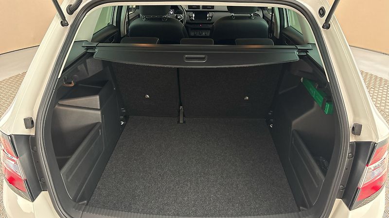 Škoda Fabia 1.0 TSI Ambition Combi - fotka 17 z 23