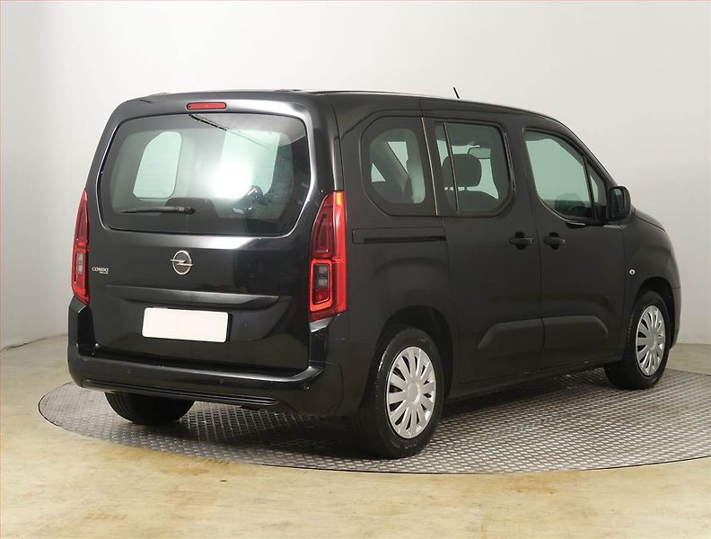 Opel Combo (2018) Enjoy 1.2 Turbo, 5Míst, ČR - fotka 5 z 20