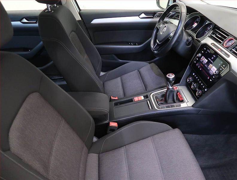 Volkswagen Passat (2015) Comfortline 1.6 TDI, Tempomat - fotka 9 z 17