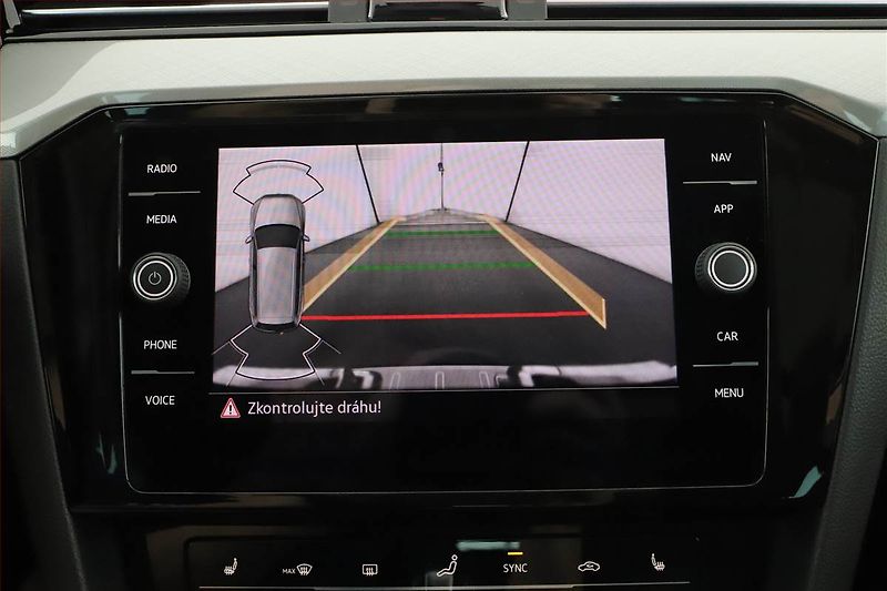 Volkswagen Passat (2022) 2.0 TDI, Automat, Navi - fotka 18 z 20