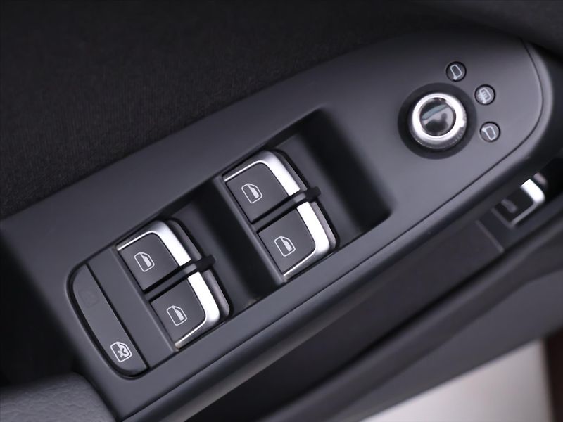 Audi A4 2,0 TDI 110kW quattro Navi Bi- - fotka 15 z 30