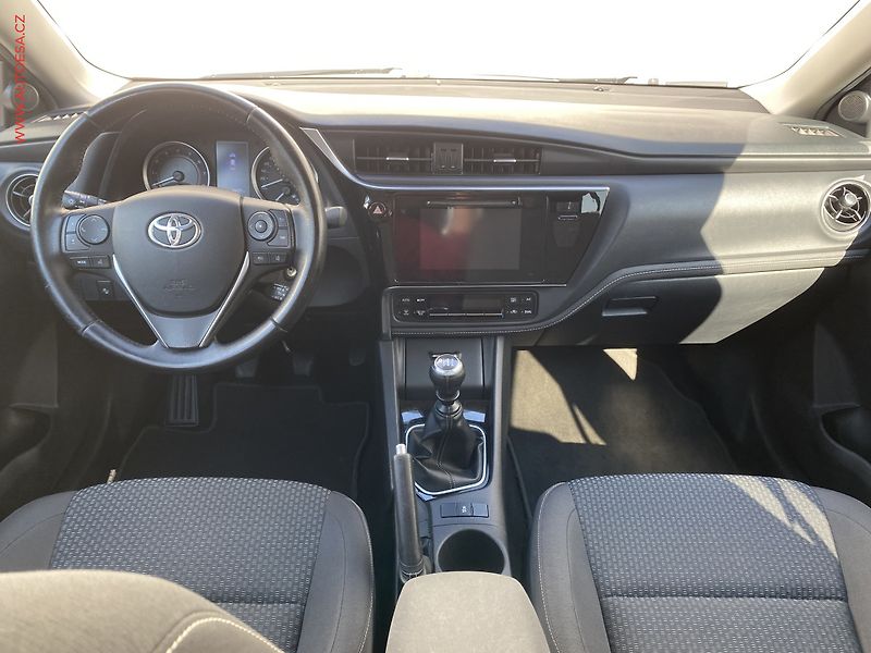 Toyota Corolla (2016) 1.6i, ČR, Xenon, AC - fotka 8 z 17