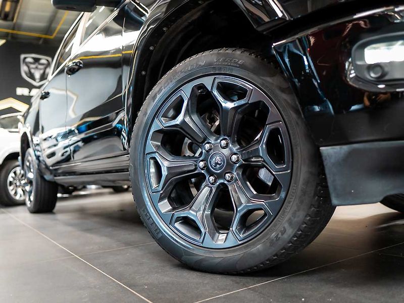 Dodge RAM (2022) 5.7 Limited Night Edition 22 - fotka 42 z 42