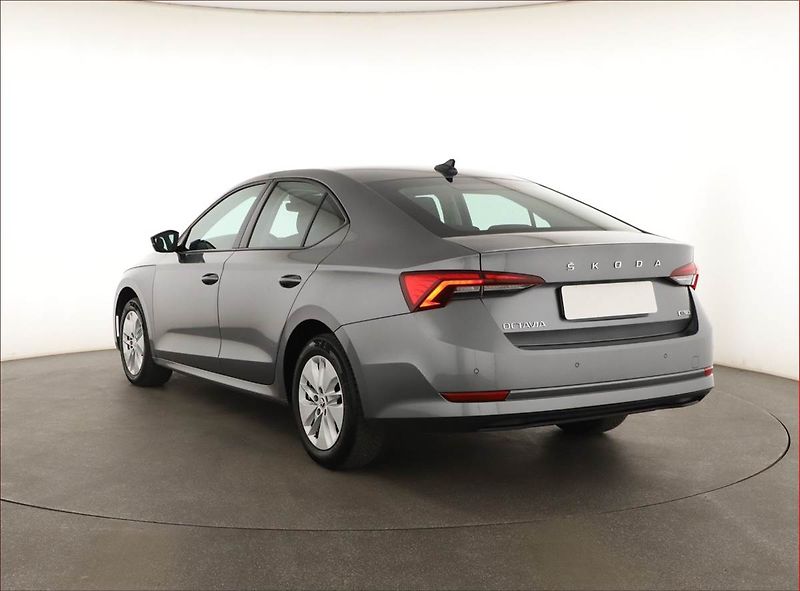 Škoda Octavia (2023) Ambition 1.0 TSI e-tec - fotka 4 z 20