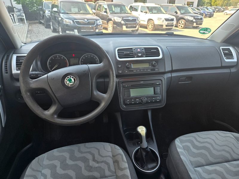 Škoda Fabia (2009) 1.4 16V Serviska - fotka 15 z 30