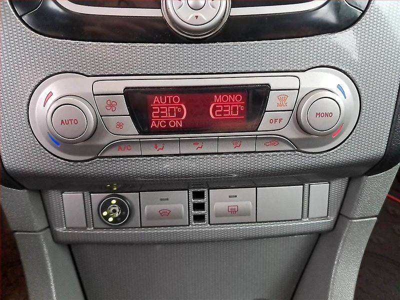 Ford Focus (2009) 2.0 16V, LPG, Eko.zaplacen - fotka 13 z 17