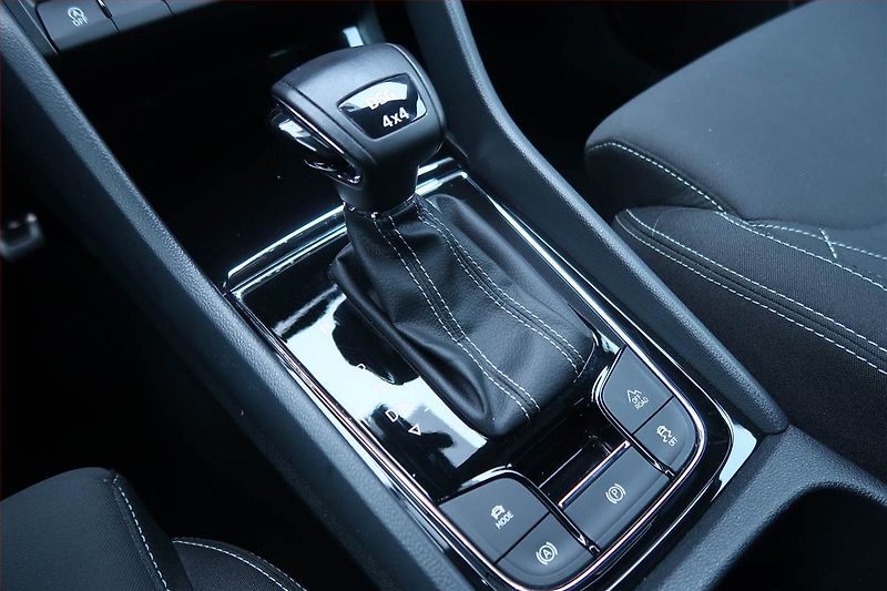 Škoda Karoq (2019) 2.0 TSI - fotka 13 z 29