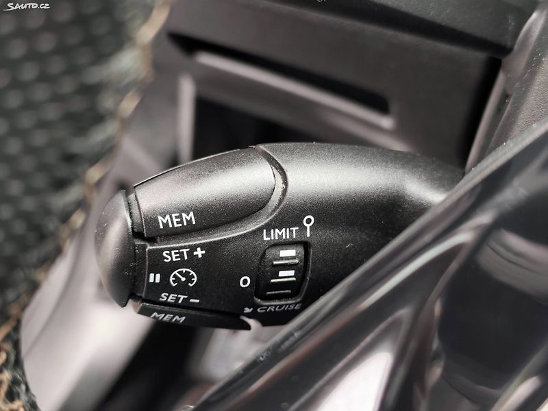 Peugeot 3008 (2019) - fotka 32 z 41