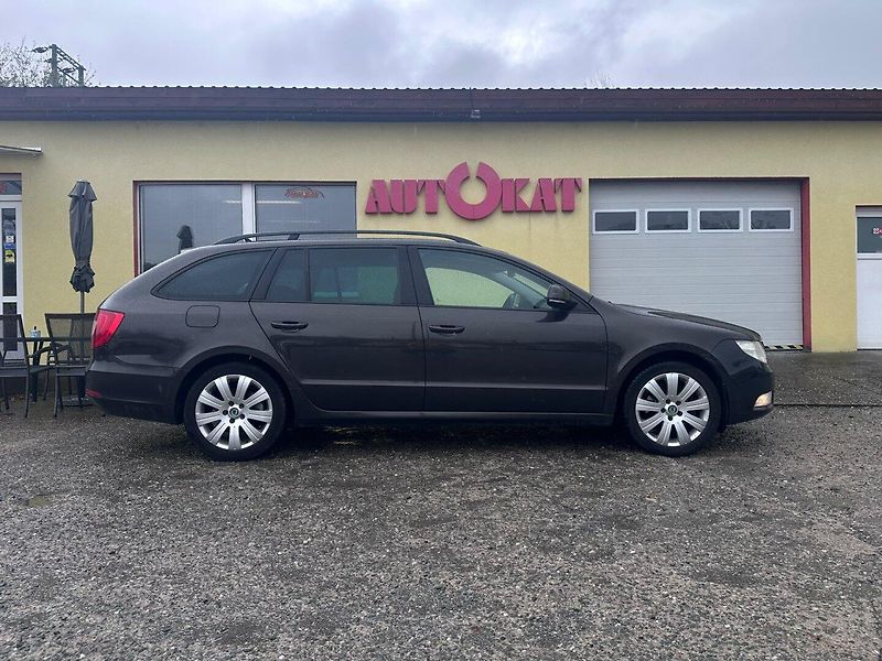 Škoda Superb (2011) 2.0TDi VýhřevSedadel/Serv.Knih - fotka 2 z 25