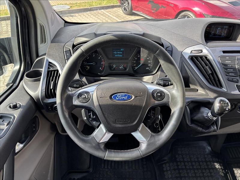 Ford Tourneo Custom 2,2 TDCi 92kW L1 - fotka 16 z 34
