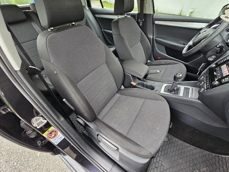 Škoda Octavia (2013) 3 2.0TDI 4x4 AMBIENTE - fotka 16 z 22