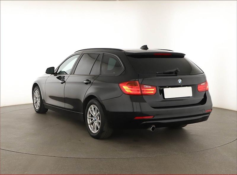 BMW Řada 3 (2014) 320 d xDrive, 4X4, Automat - fotka 4 z 17