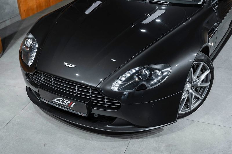 Aston Martin V8 Vantage - fotka 4 z 16