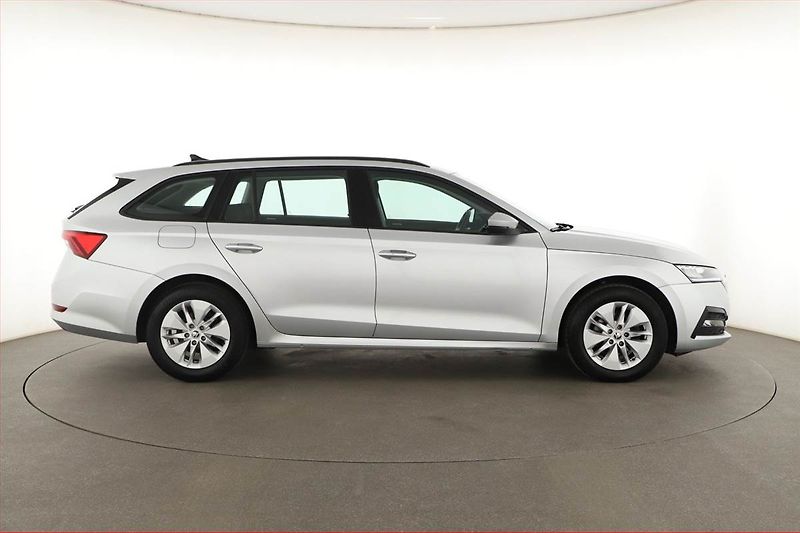 Škoda Octavia (2022) Ambition 2.0 TDI, ČR,1.maj - fotka 6 z 18