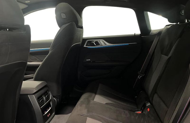 BMW i4 M60 xDrive GC M 360k HuD Tažné - fotka 11 z 19