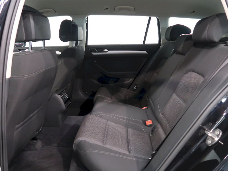Volkswagen Passat (2017) COMFORTLINE 1.6TDI 88KW - fotka 16 z 37