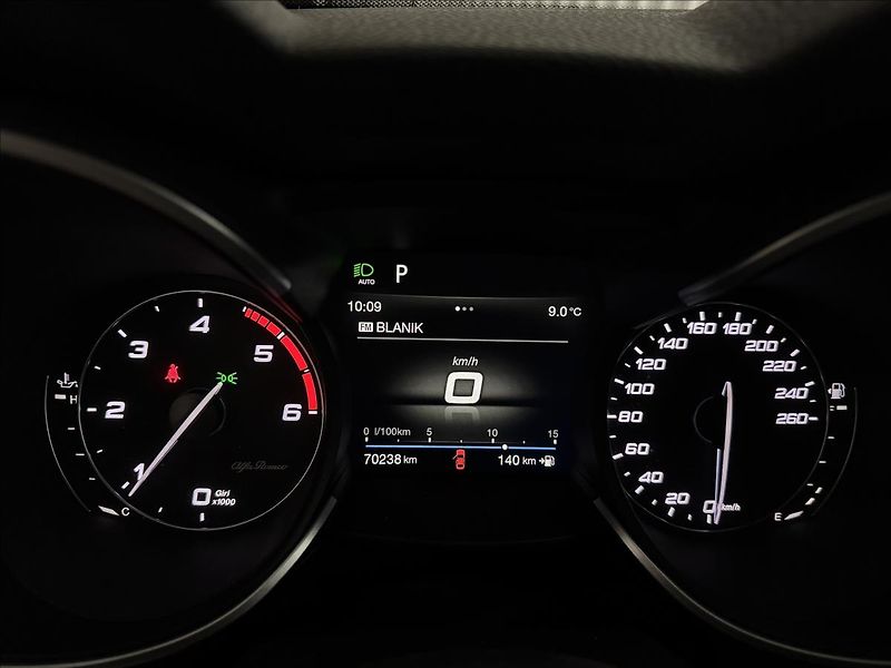 Alfa Romeo Stelvio 2.2JTDM 154kW Q4 SUPER 2XKOLA - fotka 17 z 40