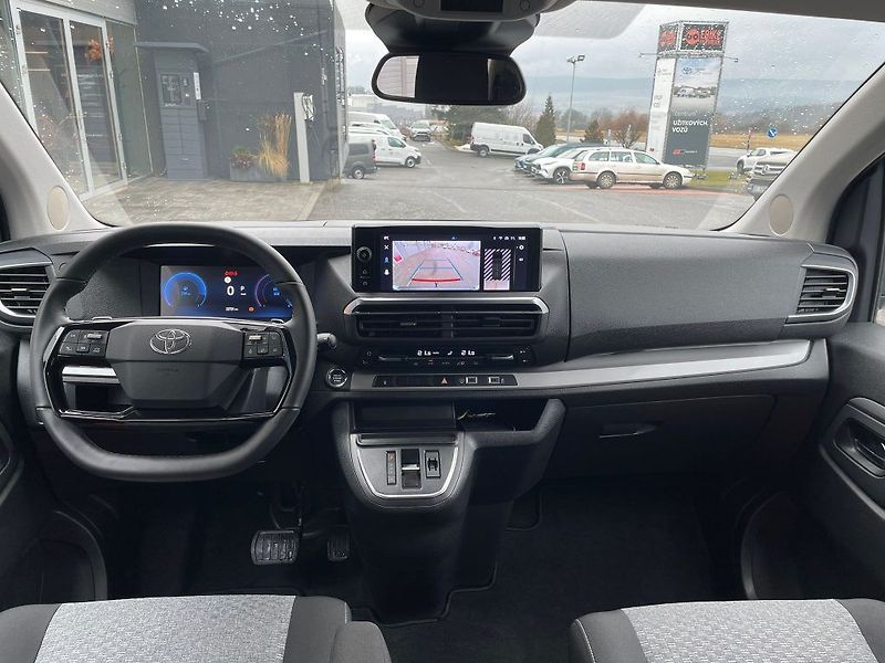 Toyota ProAce Verso 2.0L  177 - 8 AT AE Family 8S - fotka 14 z 29