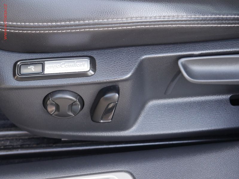 Volkswagen Passat (2016) 2.0 TDi, DSG - fotka 17 z 18