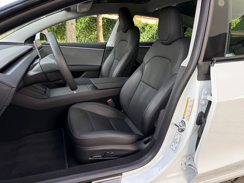 Tesla Model 3 Standart Range Premium / Tažné - fotka 12 z 39
