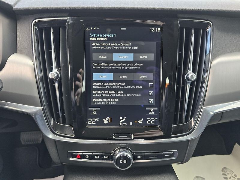 Volvo V90 D4 2,0 140kW 4x4 DPH MOMENTUM - fotka 23 z 45