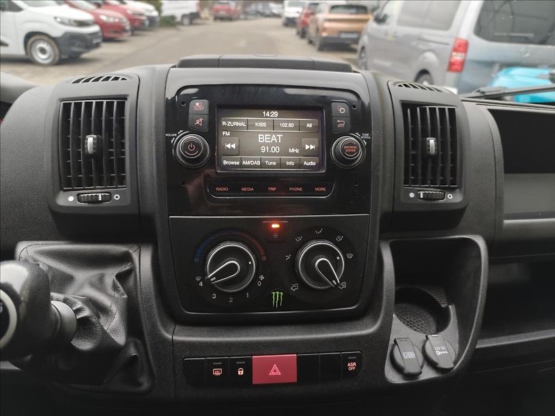 Citroën Jumper 2,2   L4H2 121kW - fotka 10 z 11