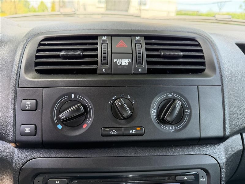 Škoda Fabia 1,4 i 16V 63kW  50TIS KM,KLIMA - fotka 20 z 50
