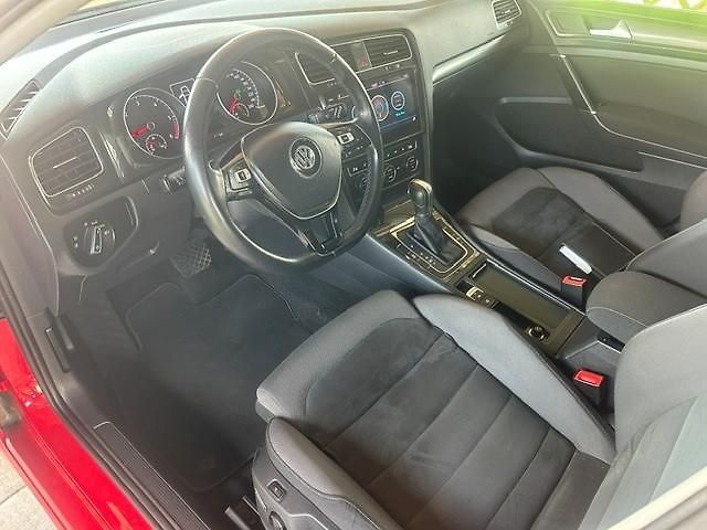 Volkswagen Golf Variant 1,6TDi DSG F1 LED MATRIX NAVI - fotka 18 z 51