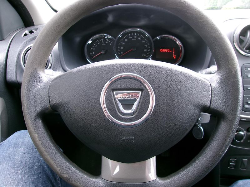 Dacia Sandero (2015) 1.2 16V - fotka 15 z 16