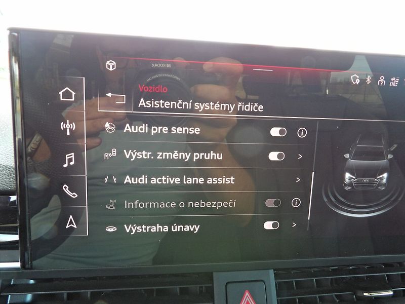 Audi A4 40TFSI quattro Competition+ ČR - fotka 10 z 24