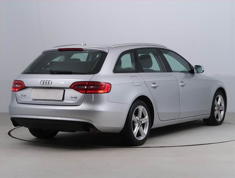 Audi A4 (2012) Ambition 1.8 TFSI, Serv.kniha - fotka 5 z 17