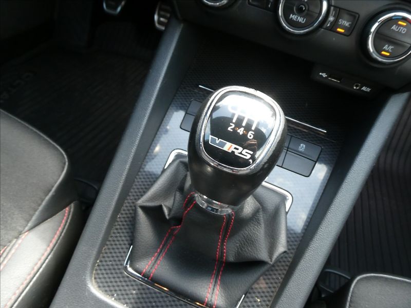 Škoda Octavia 2,0 TSi 162kW RS NAVI,EL. ŠÍBR - fotka 29 z 47